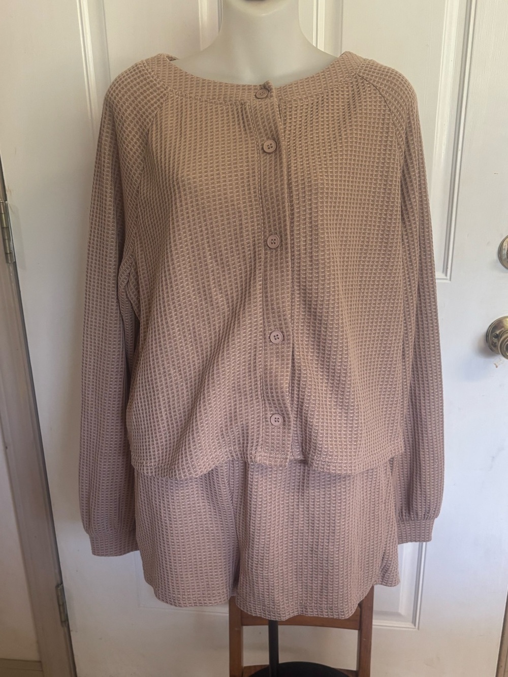 XL Yibock (Amazon) beige 2 Piece Loungewear/Pajama long sleeve/short set. In EUC